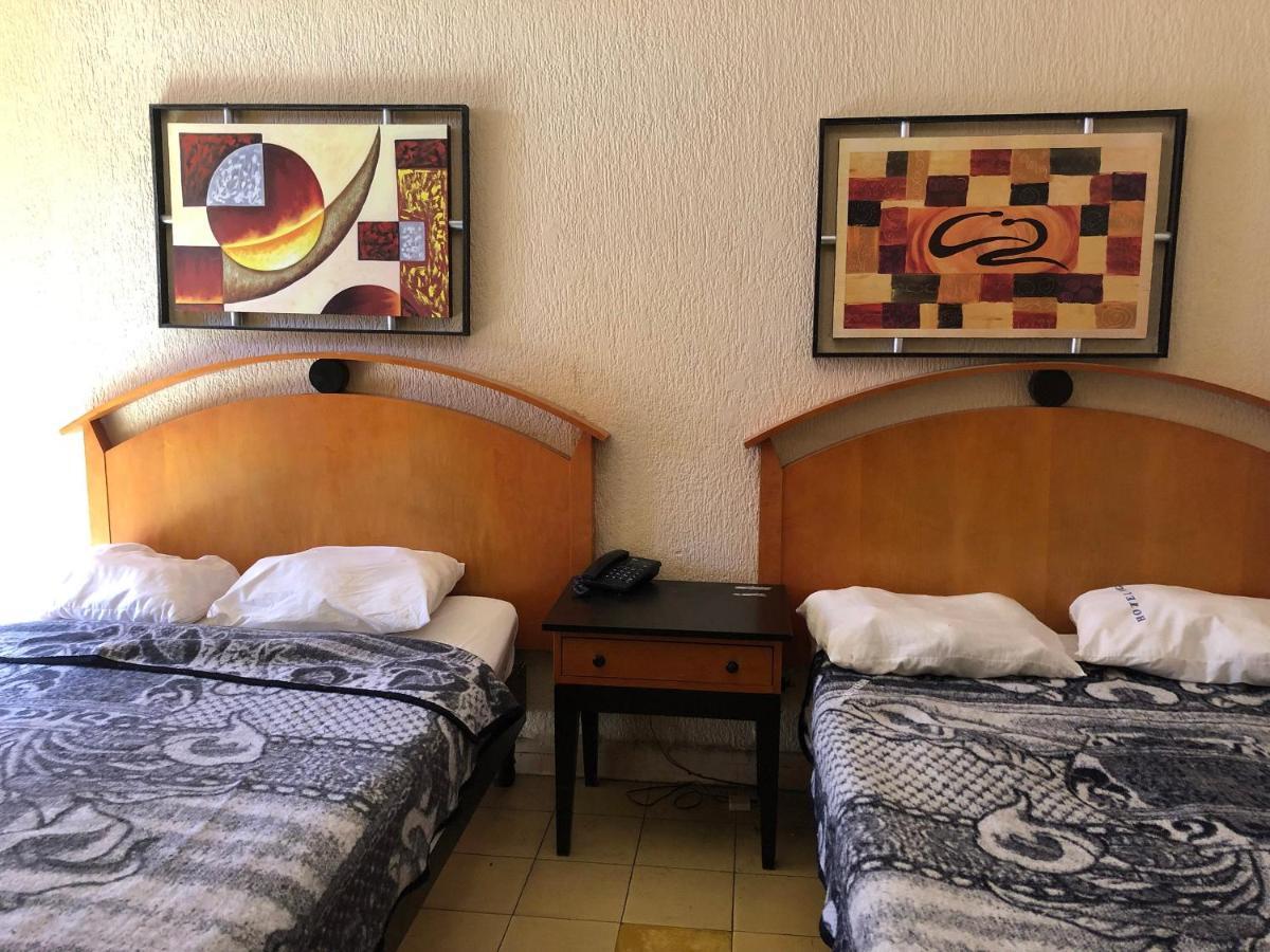 מונטריי Oyo Hotel Regis מראה חיצוני תמונה